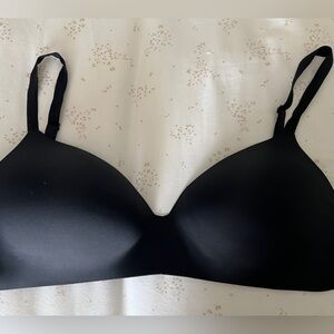 Victoria’s Secret T shirt bra lightly lined wireless